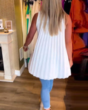 Load image into Gallery viewer, Sleeveless lapels shirred top