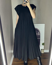 Load image into Gallery viewer, Sleeveless pleated simple solid color dress
