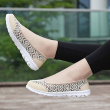Load image into Gallery viewer, Women's Lace Screen Breathable Net Flat Shoes