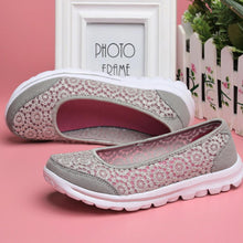 Load image into Gallery viewer, Women's Lace Screen Breathable Net Flat Shoes