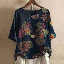 Load image into Gallery viewer, Crew Neck Vintage Print T-shirt