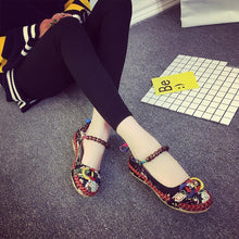 Load image into Gallery viewer, Women's Handmade Beaded Embroidered Shoes