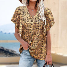 Load image into Gallery viewer, Short-sleeved blouse with V-neck and flower print