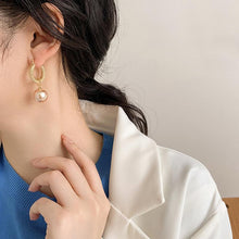 Load image into Gallery viewer, Vintage Pearl earrings