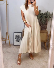 Load image into Gallery viewer, Sleeveless pleated simple solid color dress
