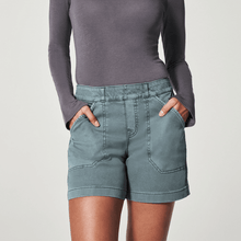 Load image into Gallery viewer, Women&#39;s Stretch Twill Shorts
