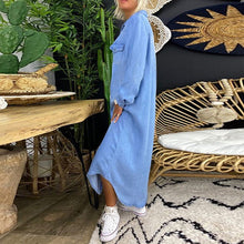 Load image into Gallery viewer, Robe en jean décontractée à manches longues de couleur unie pour femmes
