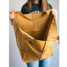 Load image into Gallery viewer, Oversized leather tote
