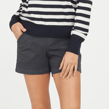 Load image into Gallery viewer, Women&#39;s Stretch Twill Shorts
