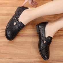 Load image into Gallery viewer, Flower Hollow Flat Shoes
