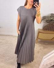 Load image into Gallery viewer, Sleeveless pleated simple solid color dress

