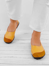 Load image into Gallery viewer, Women Large Size Split Leather Panel Flats
