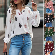 Load image into Gallery viewer, V Neck Feather Print T-Shirt

