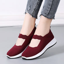 Load image into Gallery viewer, Women&#39;s Breathable Middle-age Soft-soled Shoes
