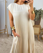 Load image into Gallery viewer, Sleeveless pleated simple solid color dress
